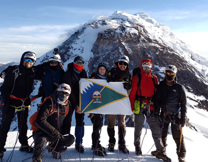 Guía de senderismo bien equipado en la Sierra Nevada Güicán PNN Cocuy
